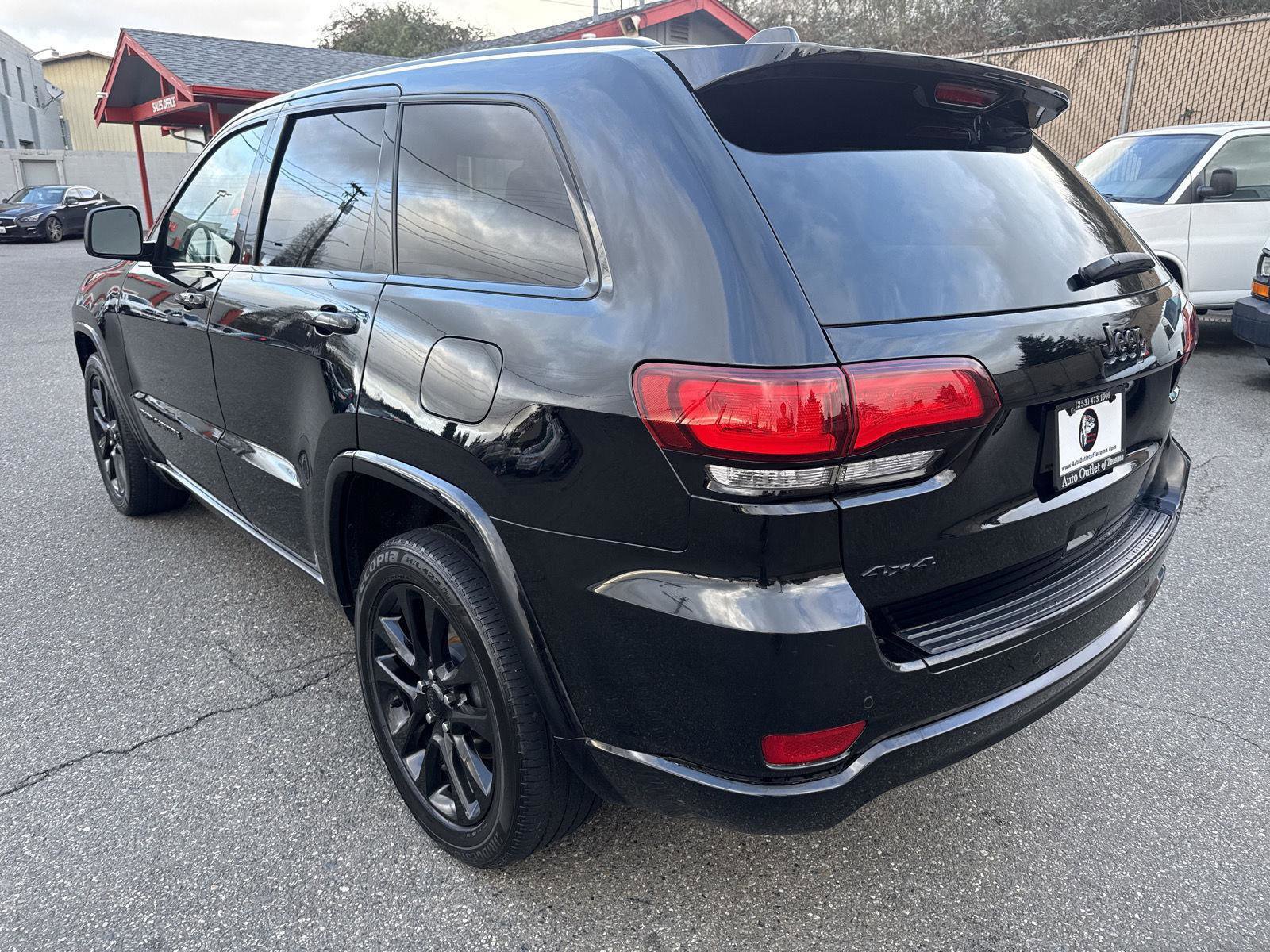 Used 2018 Jeep Grand Cherokee Altitude image 10