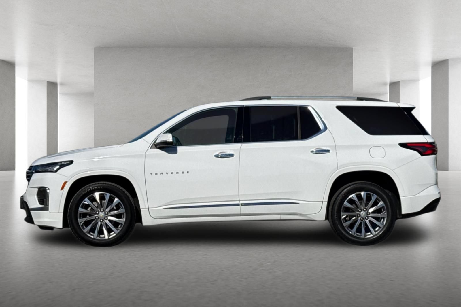 Used 2023 Chevrolet Traverse Premier FWD image 7