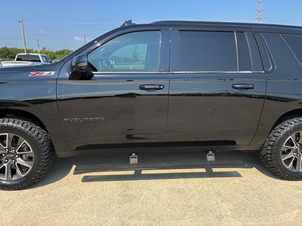 Used 2021 Chevrolet Suburban Z71 w/ Z71 Signature Package AWD/4WD image 8