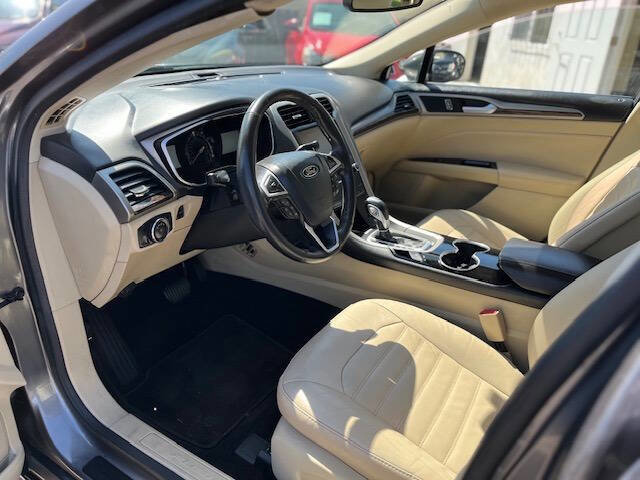 Used 2014 Ford Fusion SE w/ Equipment Group 202A FWD image 7