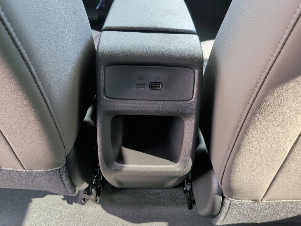 New 2026 Chevrolet Trax ACTIV w/ Sunroof Package FWD image 33