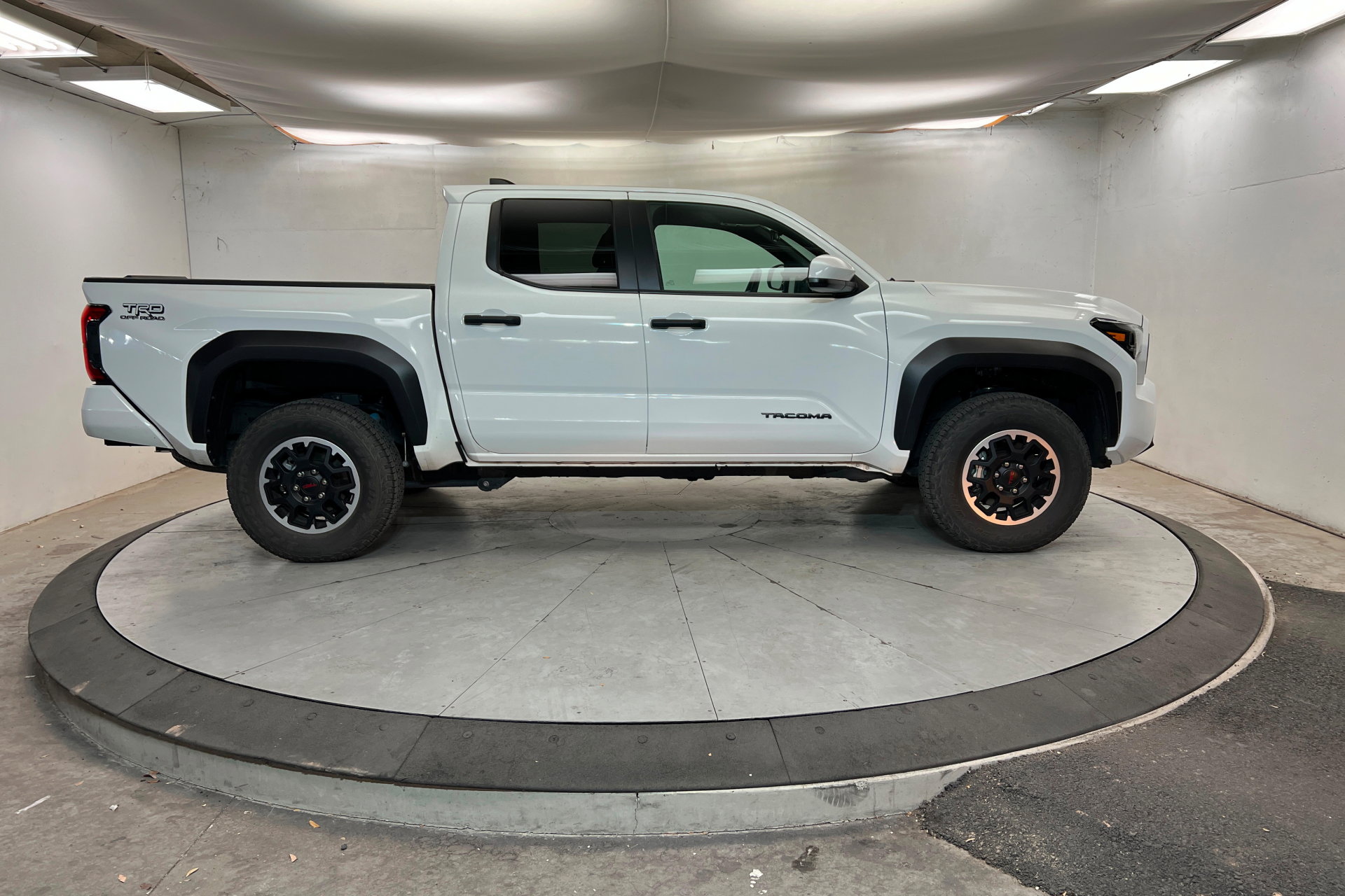 Used 2025 Toyota Tacoma TRD Off-Road AWD/4WD image 7