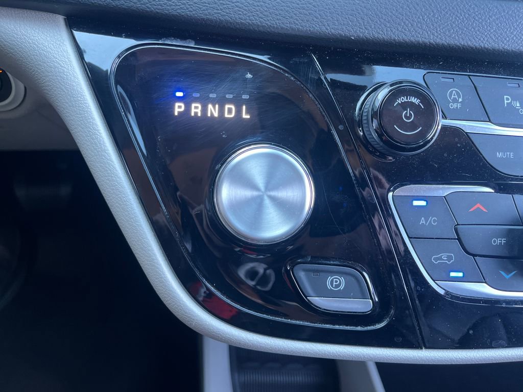 Used 2023 Chrysler Pacifica Touring-L image 26