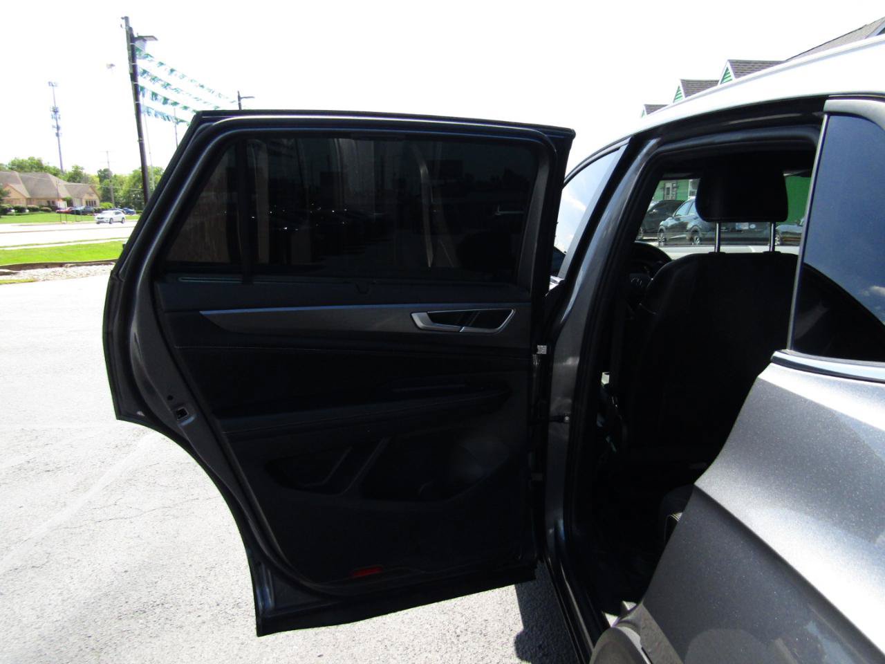 Used 2024 Volkswagen Atlas Cross Sport SE AWD/4WD image 19