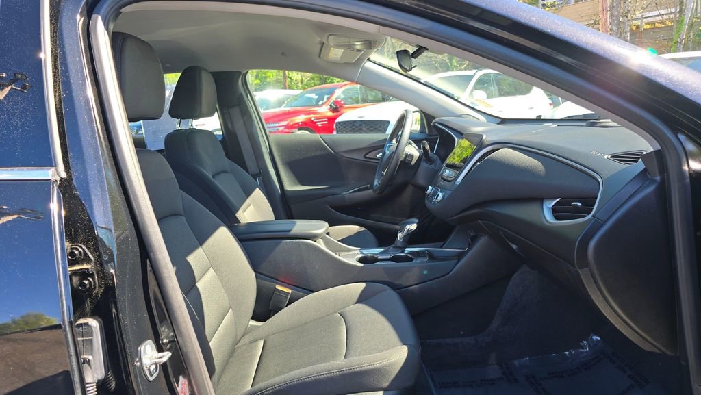 Used 2024 Chevrolet Malibu LT w/ Midnight Edition FWD image 9