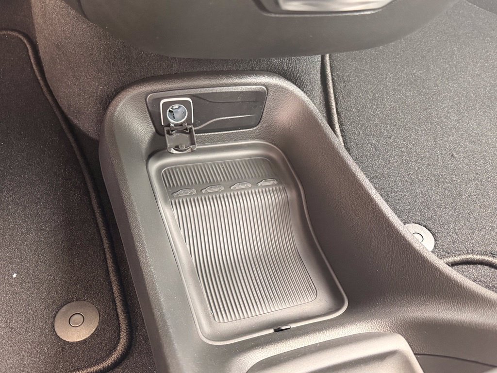 New 2027 Chrysler Pacifica LX FWD image 17