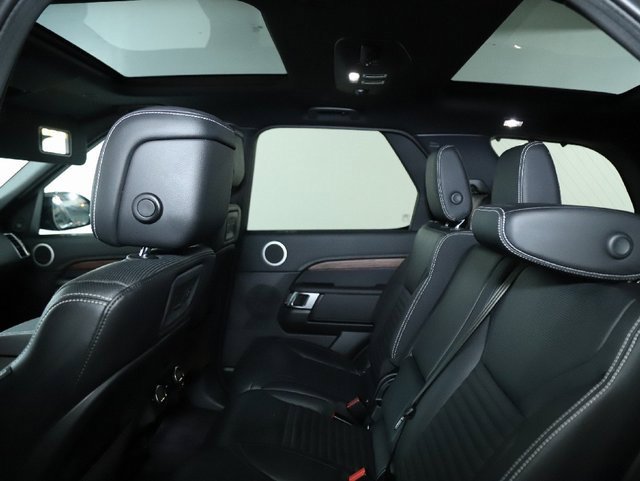 Used 2024 Land Rover Discovery Dynamic SE image 19