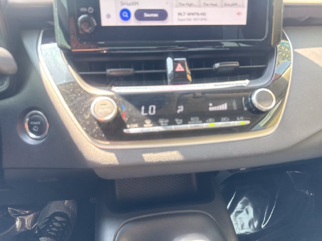 Used 2024 Toyota Corolla LE w/ LE Convenience Package FWD image 15