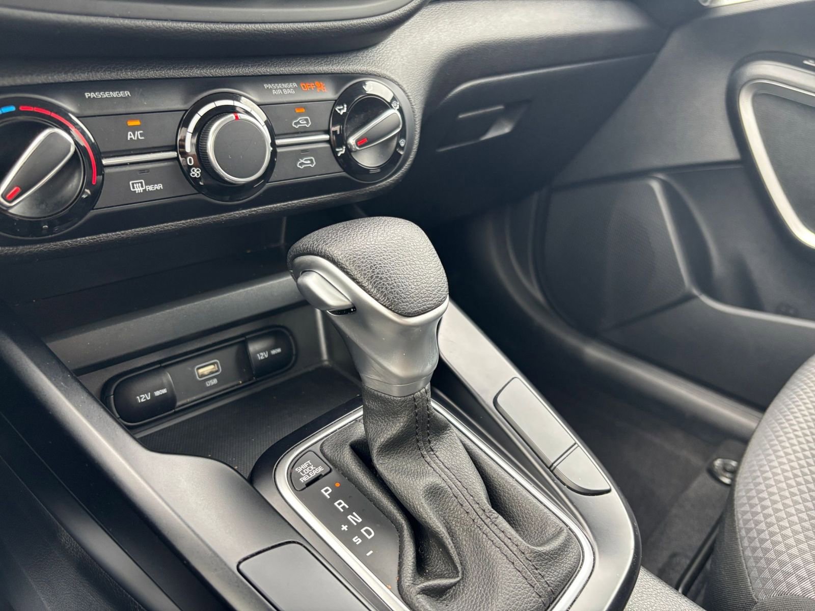 Used 2025 Kia Soul LX w/ LX Technology Package FWD image 39