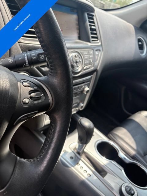 Used 2019 Nissan Pathfinder SL AWD/4WD image 17