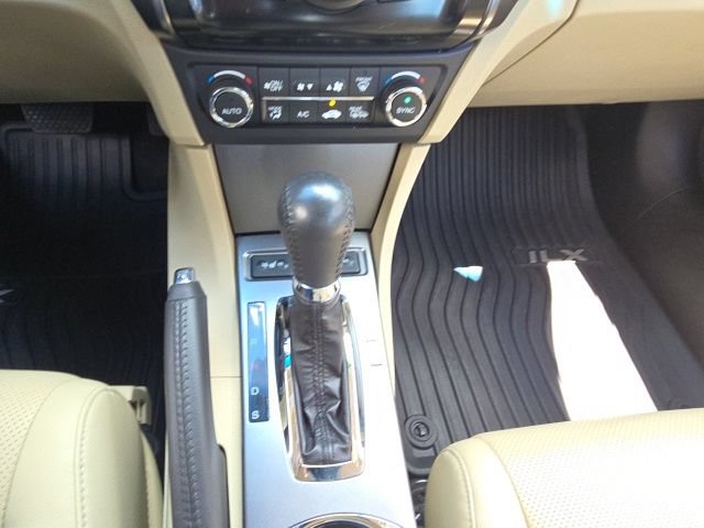 Used 2015 Acura ILX w/ Technology Package FWD image 16