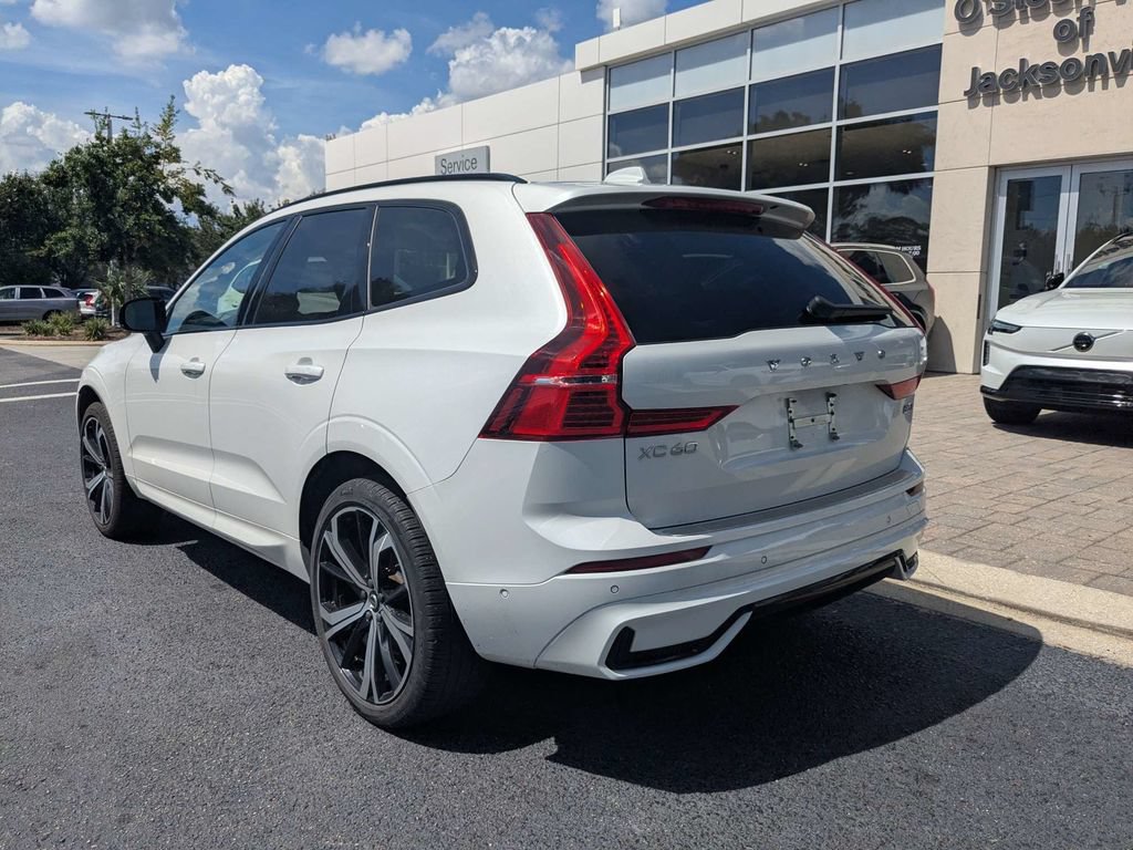 Certified 2024 Volvo XC60 B5 Ultimate w/ Protection Package Premier AWD/4WD image 4