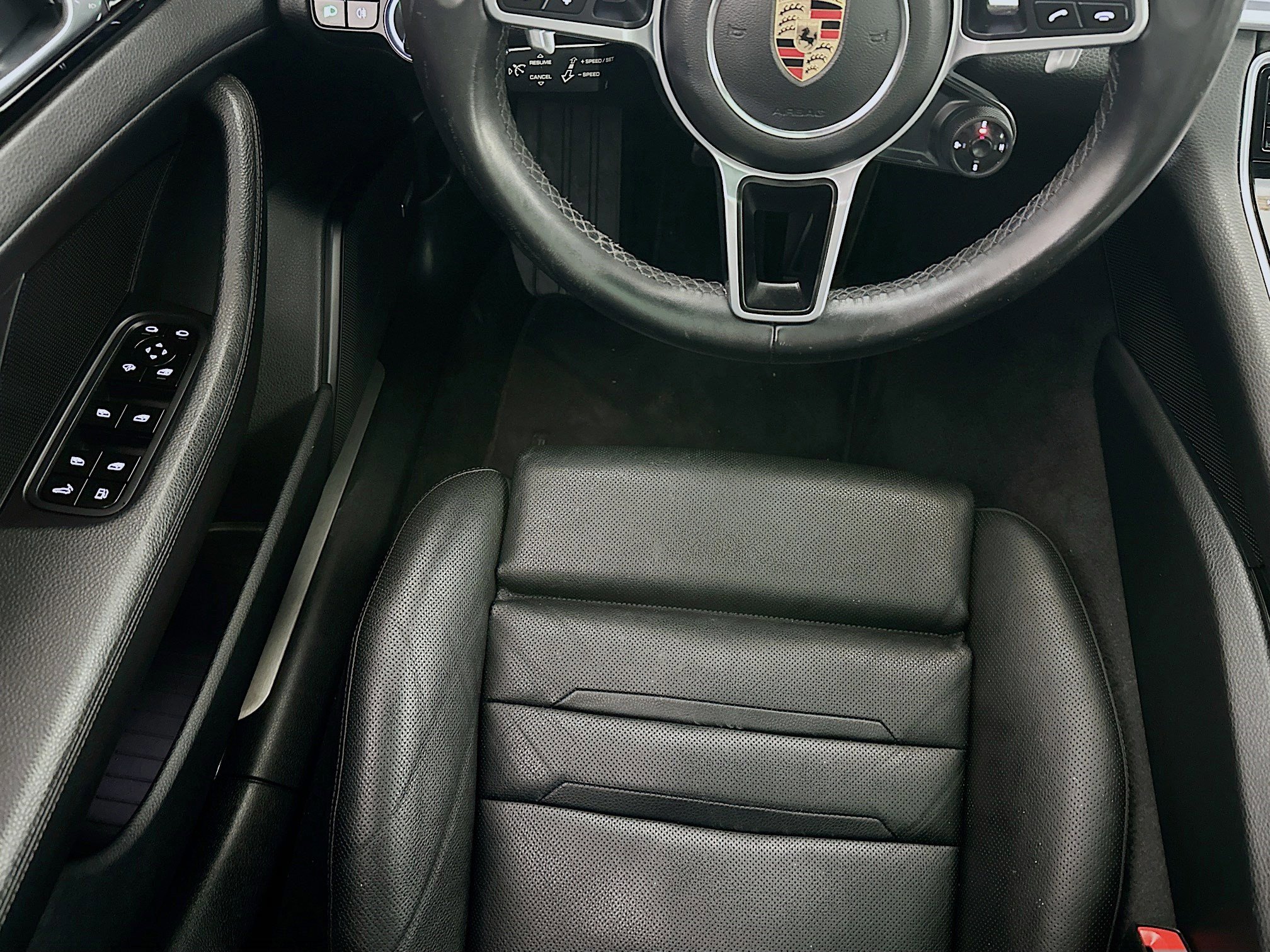 Used 2018 Porsche Panamera 4 image 21