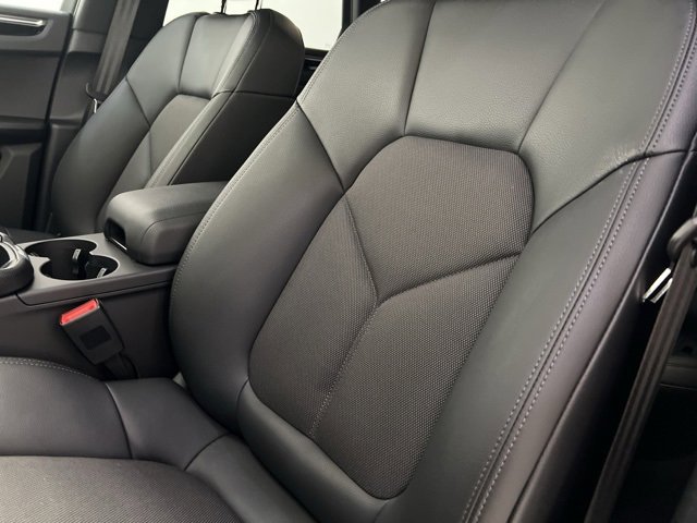 Used 2025 Porsche Macan T image 20