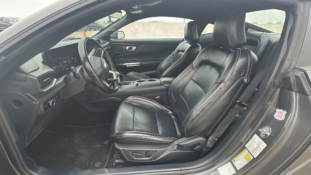 Used 2024 Ford Mustang Premium image 4