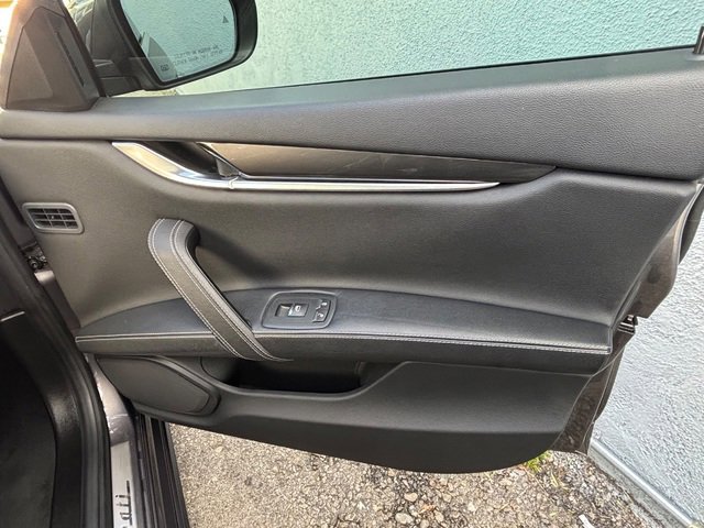 Used 2017 Maserati Ghibli RWD image 36