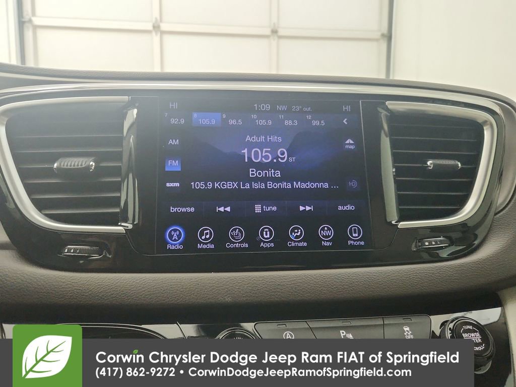 Used 2017 Chrysler Pacifica Touring-L Plus image 24