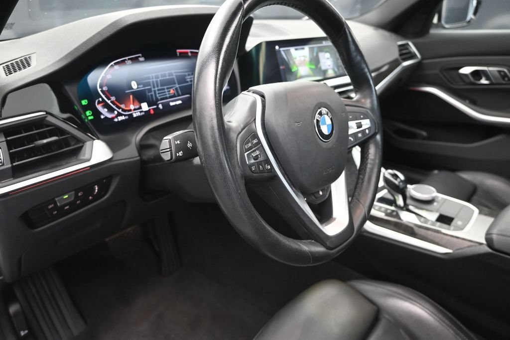 Used 2020 BMW 330i Sedan w/ Executive Package RWD image 12
