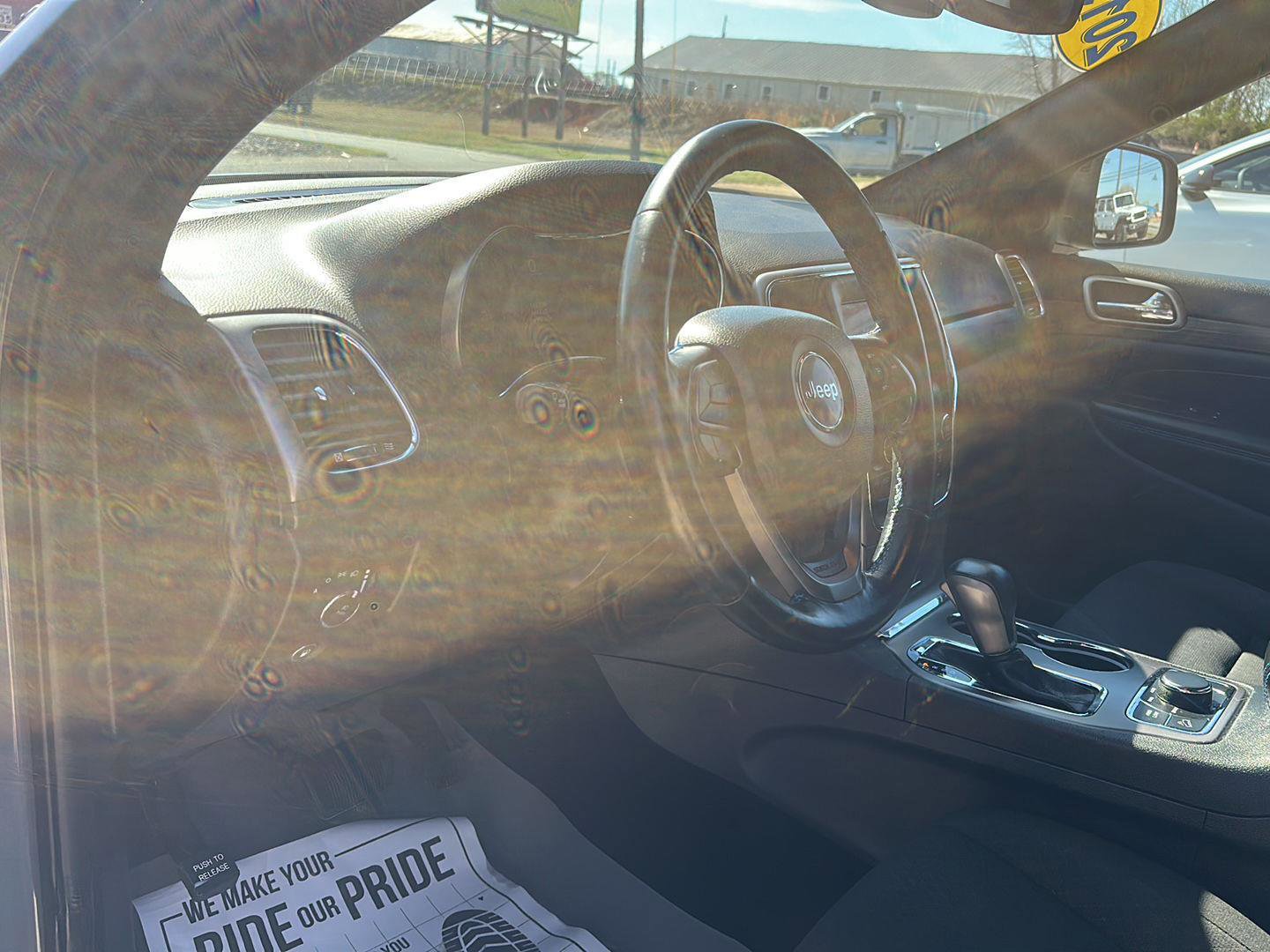 Used 2019 Jeep Grand Cherokee Laredo image 14