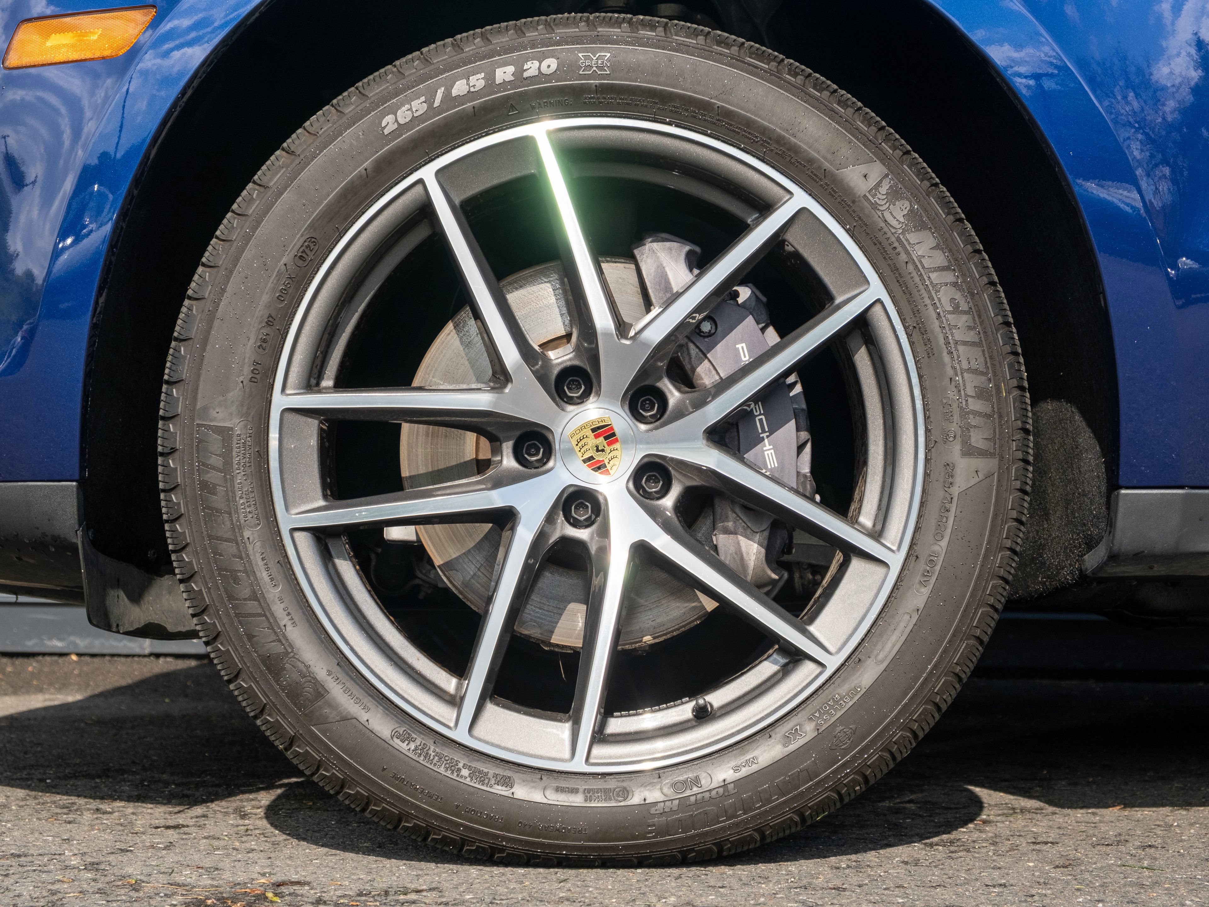 Certified 2023 Porsche Macan AWD/4WD image 12