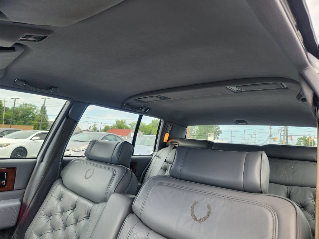 Used 1990 Cadillac Fleetwood Sedan FWD image 28