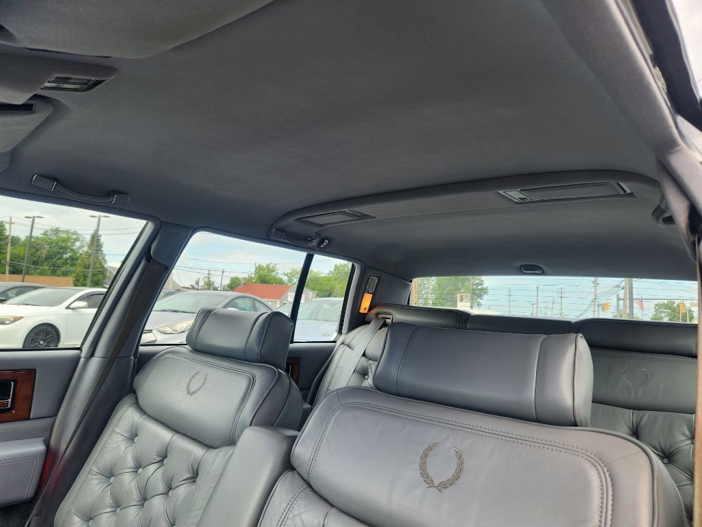 Used 1990 Cadillac Fleetwood Sedan image 28
