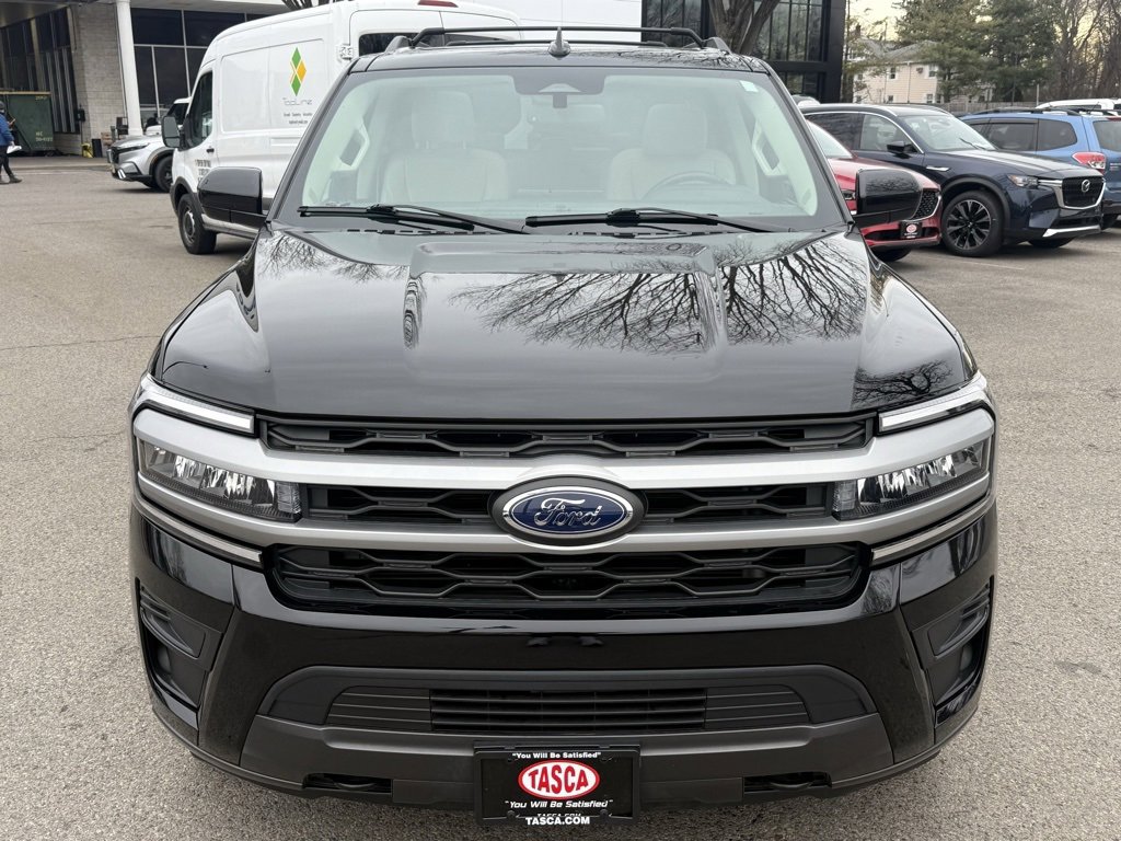 Used 2022 Ford Expedition XLT image 2
