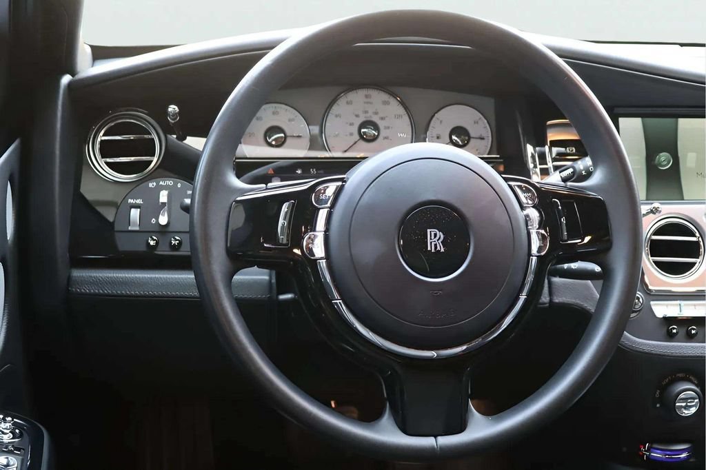 Used 2017 Rolls-Royce Ghost RWD image 16