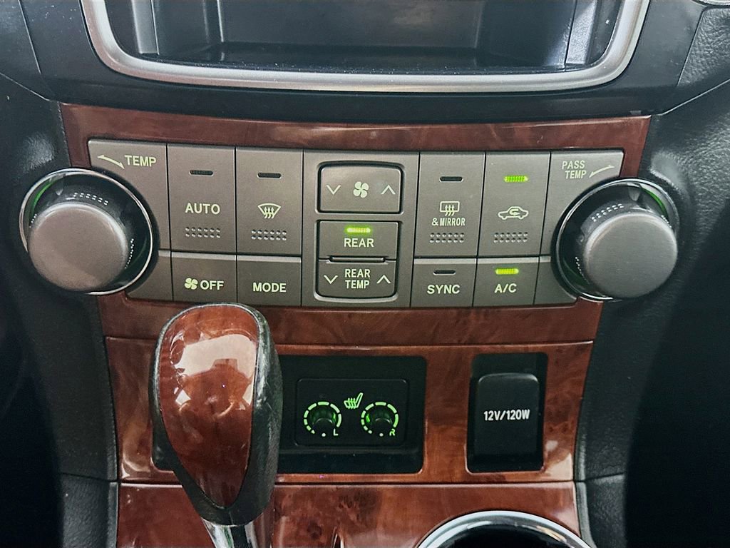 Used 2013 Toyota Highlander Limited image 18