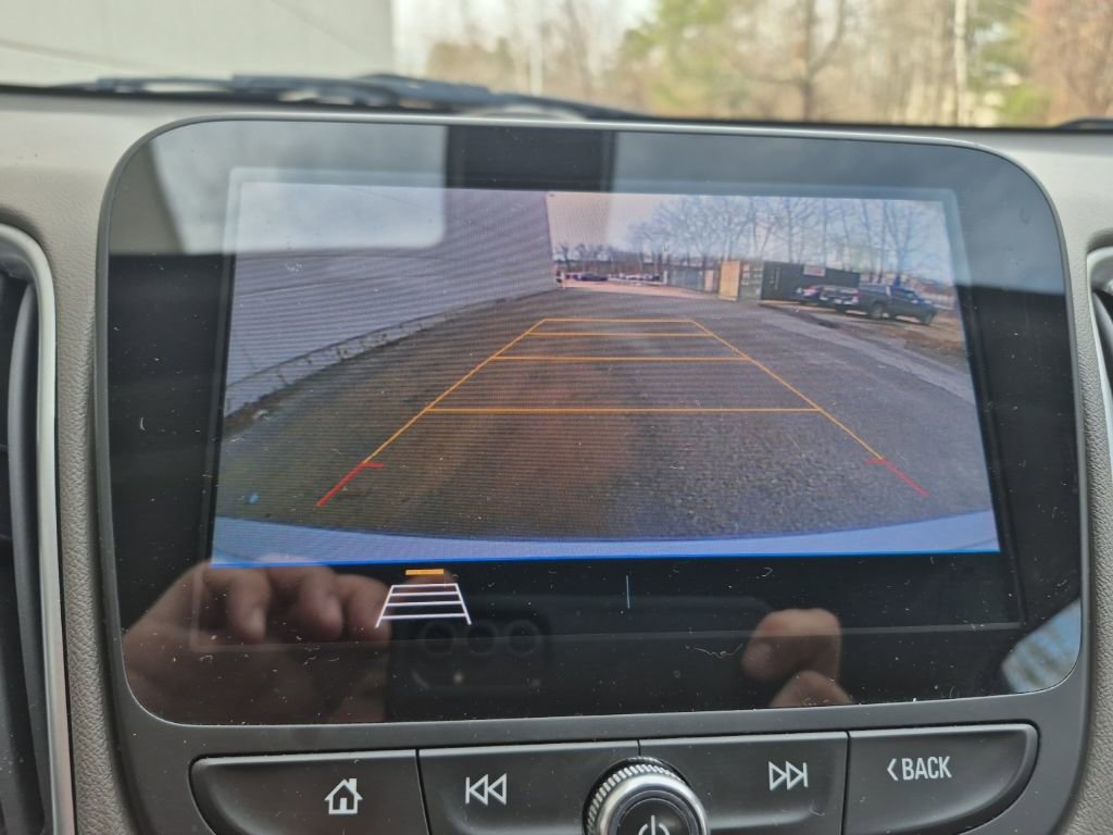 Used 2020 Chevrolet Malibu LS image 23