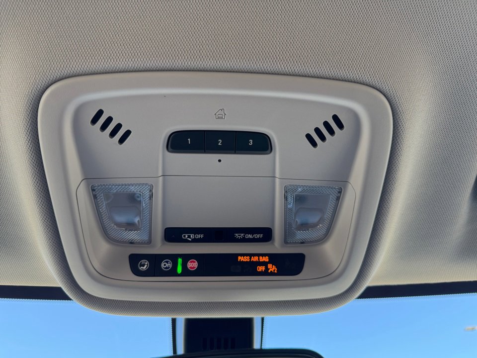 Used 2021 Chevrolet Traverse LT image 24