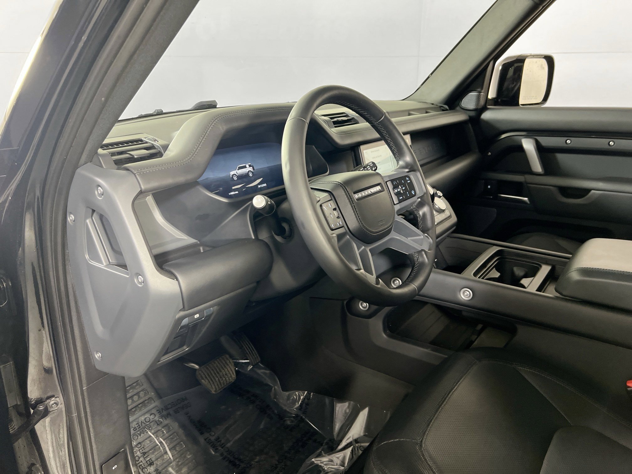 Used 2024 Land Rover Defender 110 X-Dynamic SE image 9