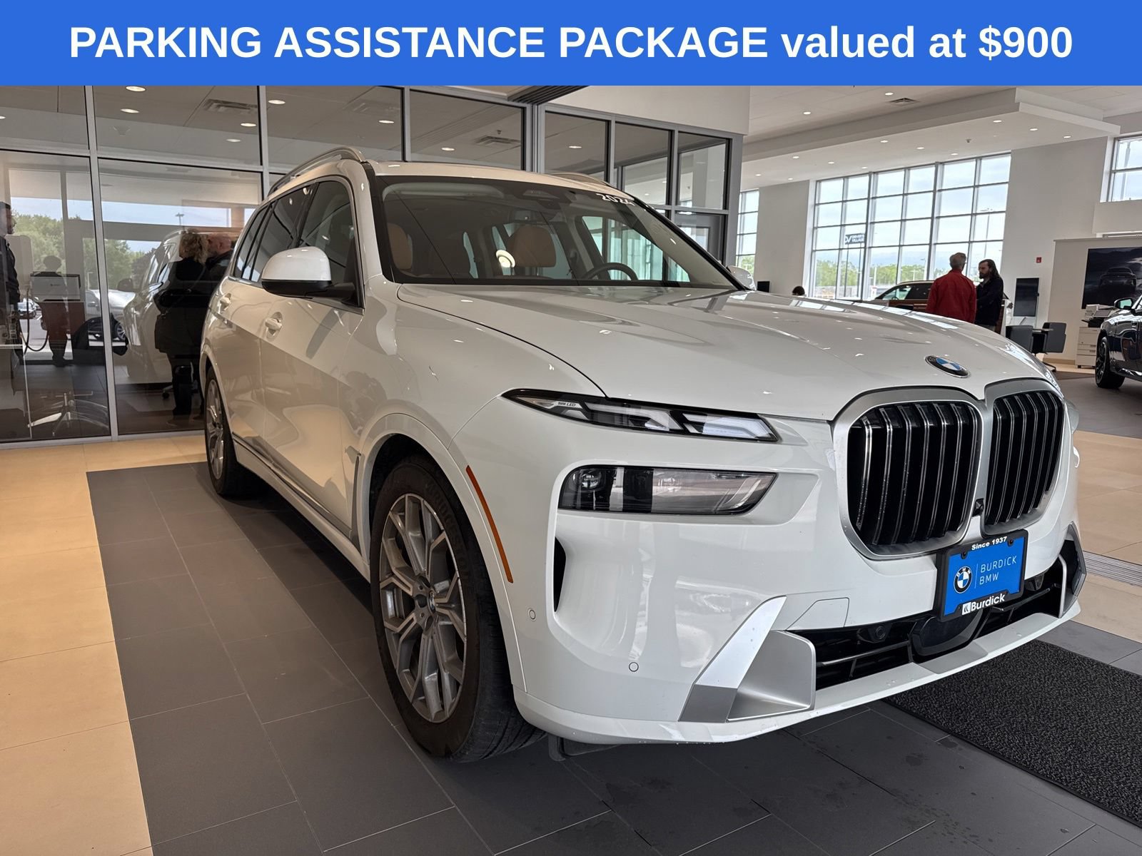 Used 2024 BMW X7 xDrive40i w/ Premium Package AWD/4WD image 3