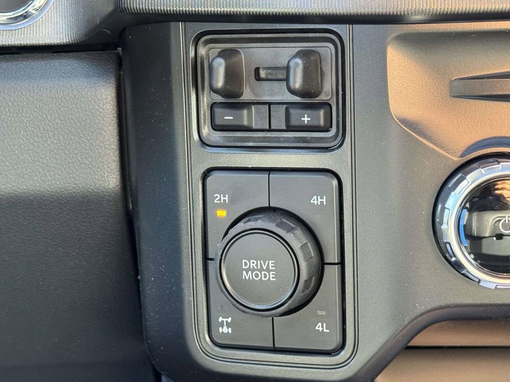 New 2026 Ford F350 Platinum w/ FX4 Off-Road Package image 7