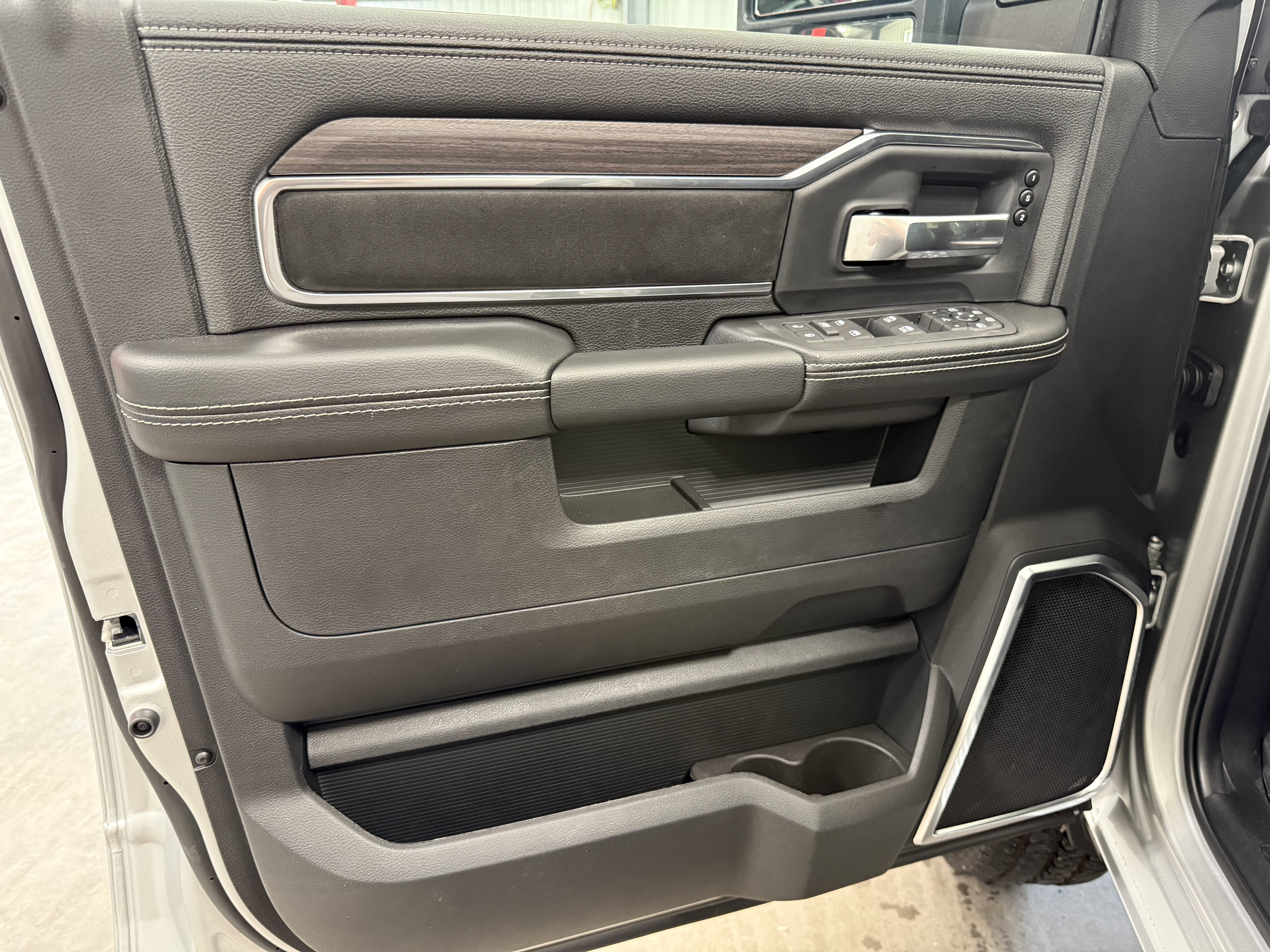 New 2026 RAM 2500 Laramie AWD/4WD image 15