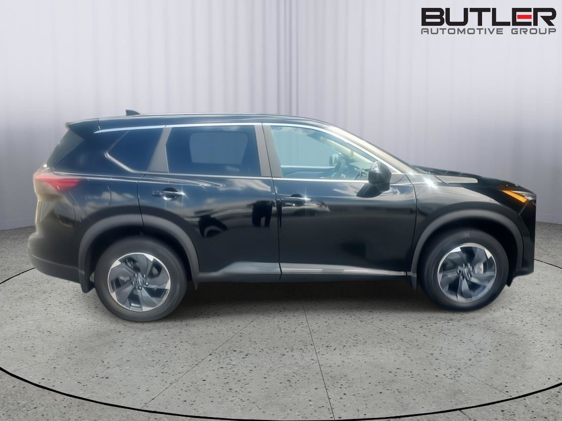 Used 2026 Nissan Rogue SV FWD image 4