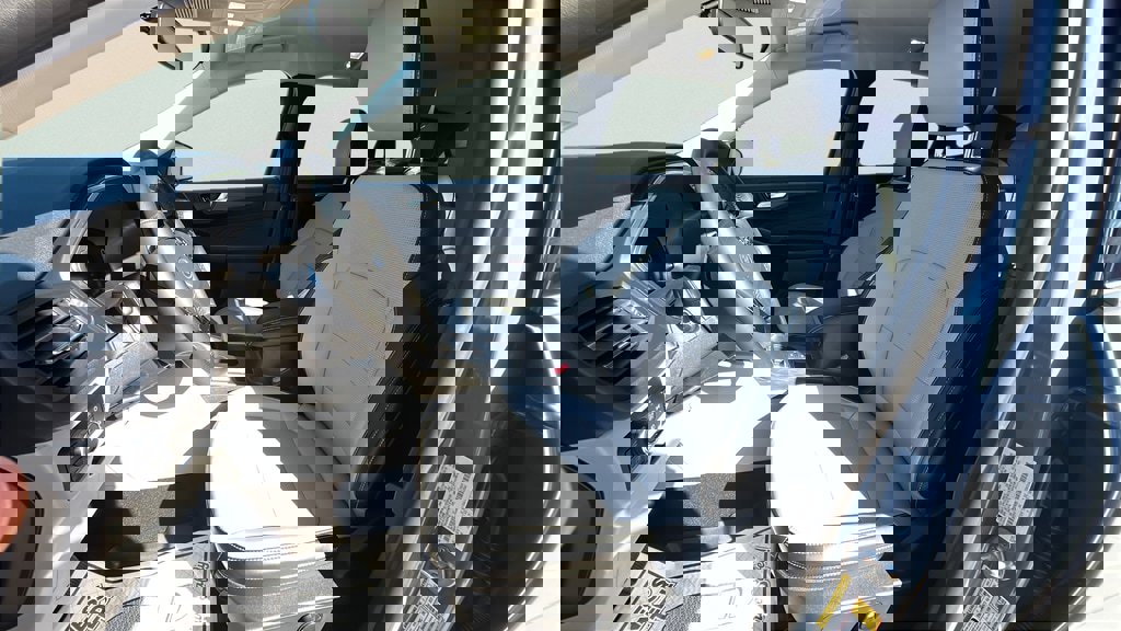 Used 2025 Ford Escape Platinum image 15