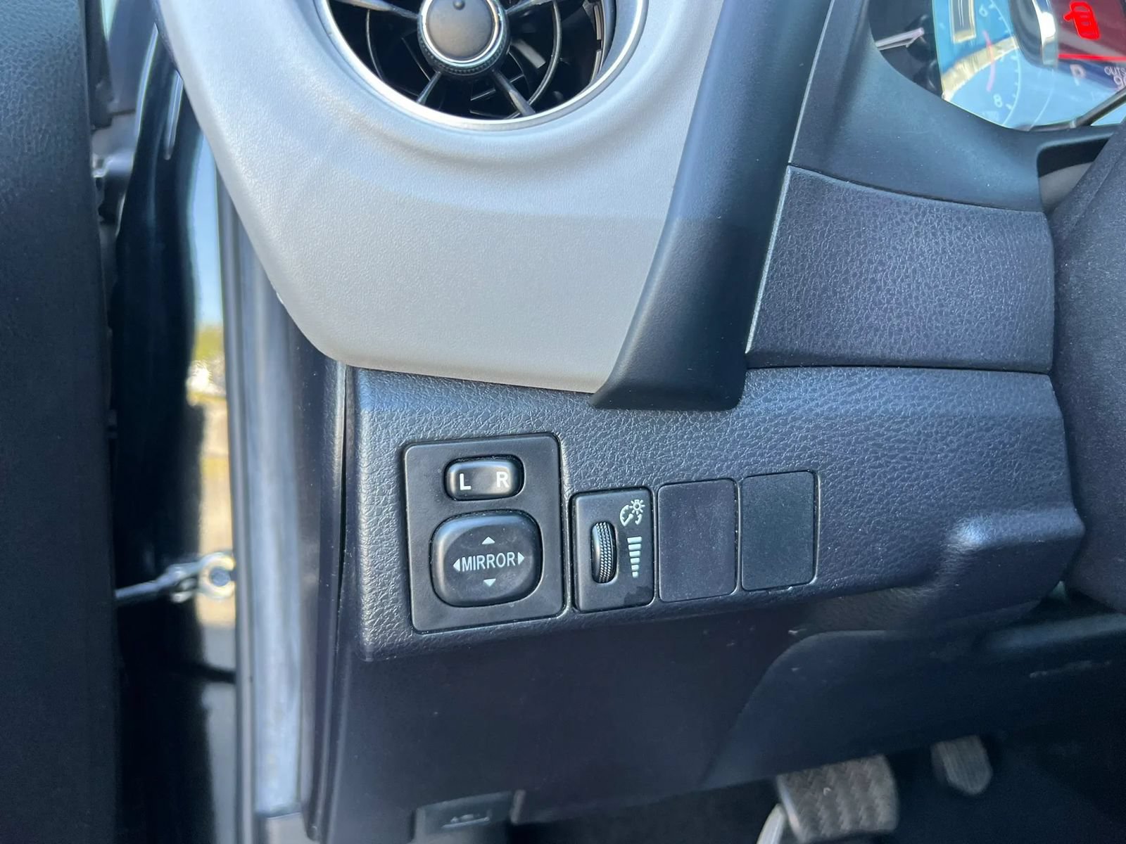 Used 2019 Toyota Corolla LE w/ Protection Package FWD image 15