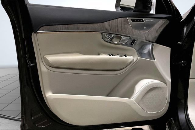 Certified 2023 Volvo XC90 B6 Ultimate w/ Lounge Package image 24