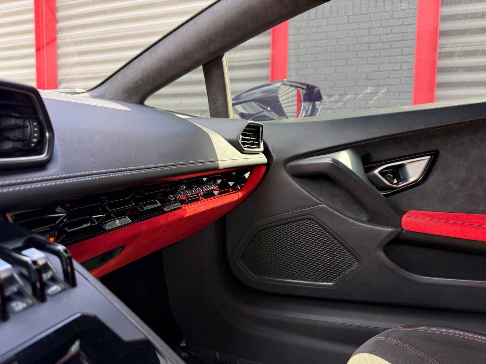 Used 2022 Lamborghini Huracan EVO RWD image 31