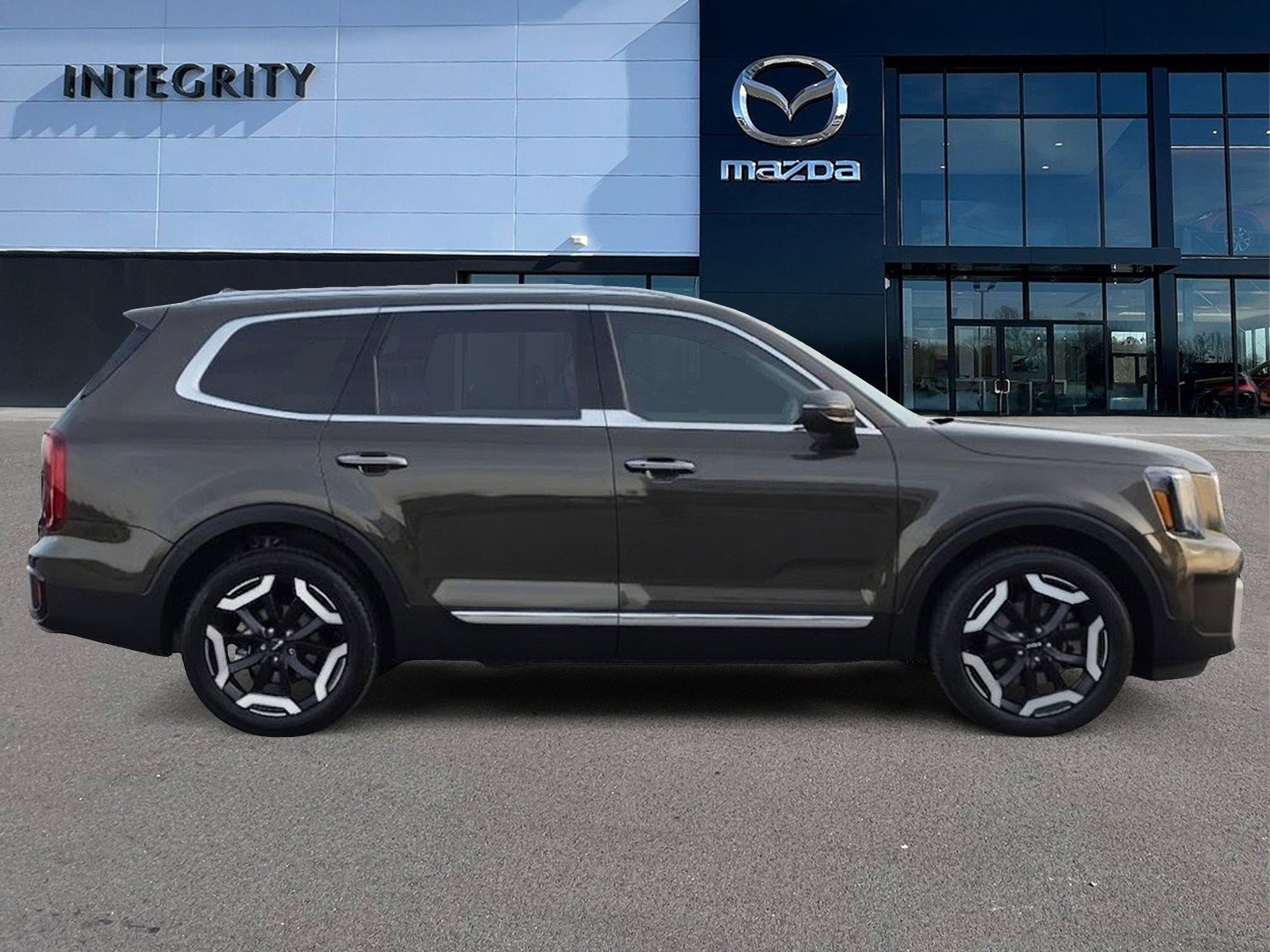 Used 2024 Kia Telluride S w/ S Sunroof Package image 3