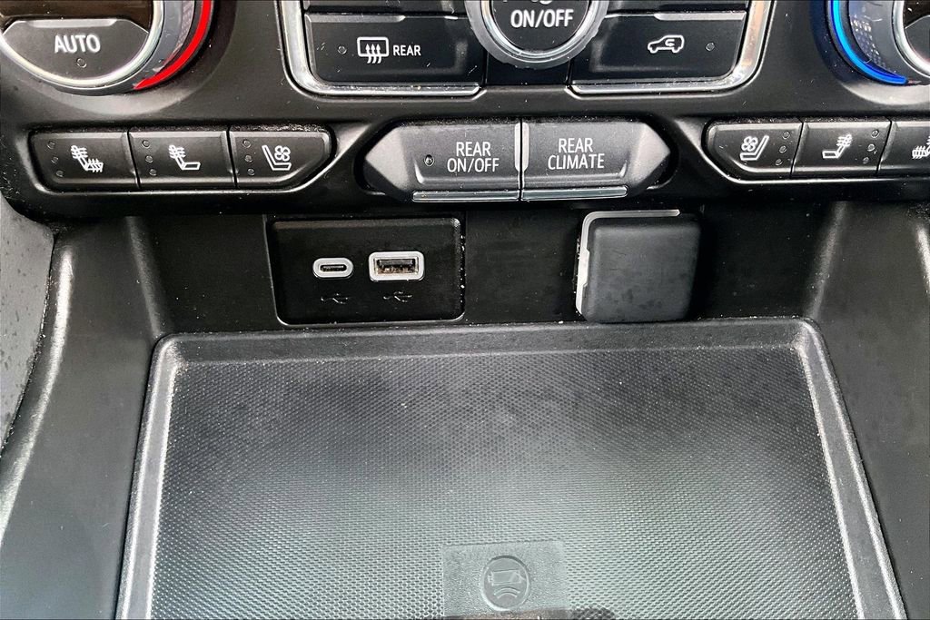 Used 2024 Chevrolet Suburban Premier image 15