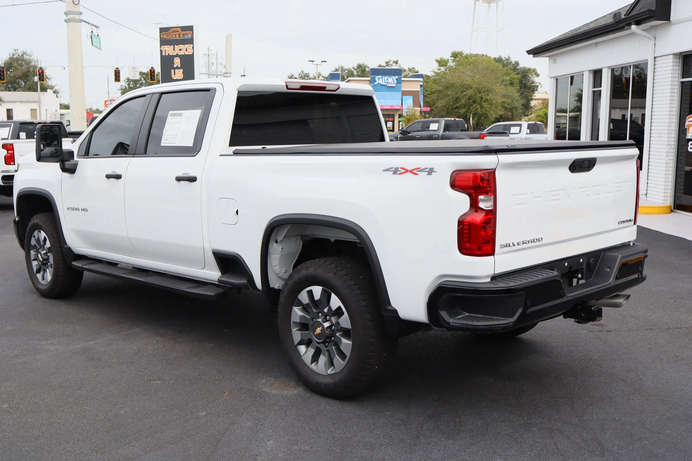 Used 2025 Chevrolet Silverado 2500 Custom w/ Custom Value Package image 5