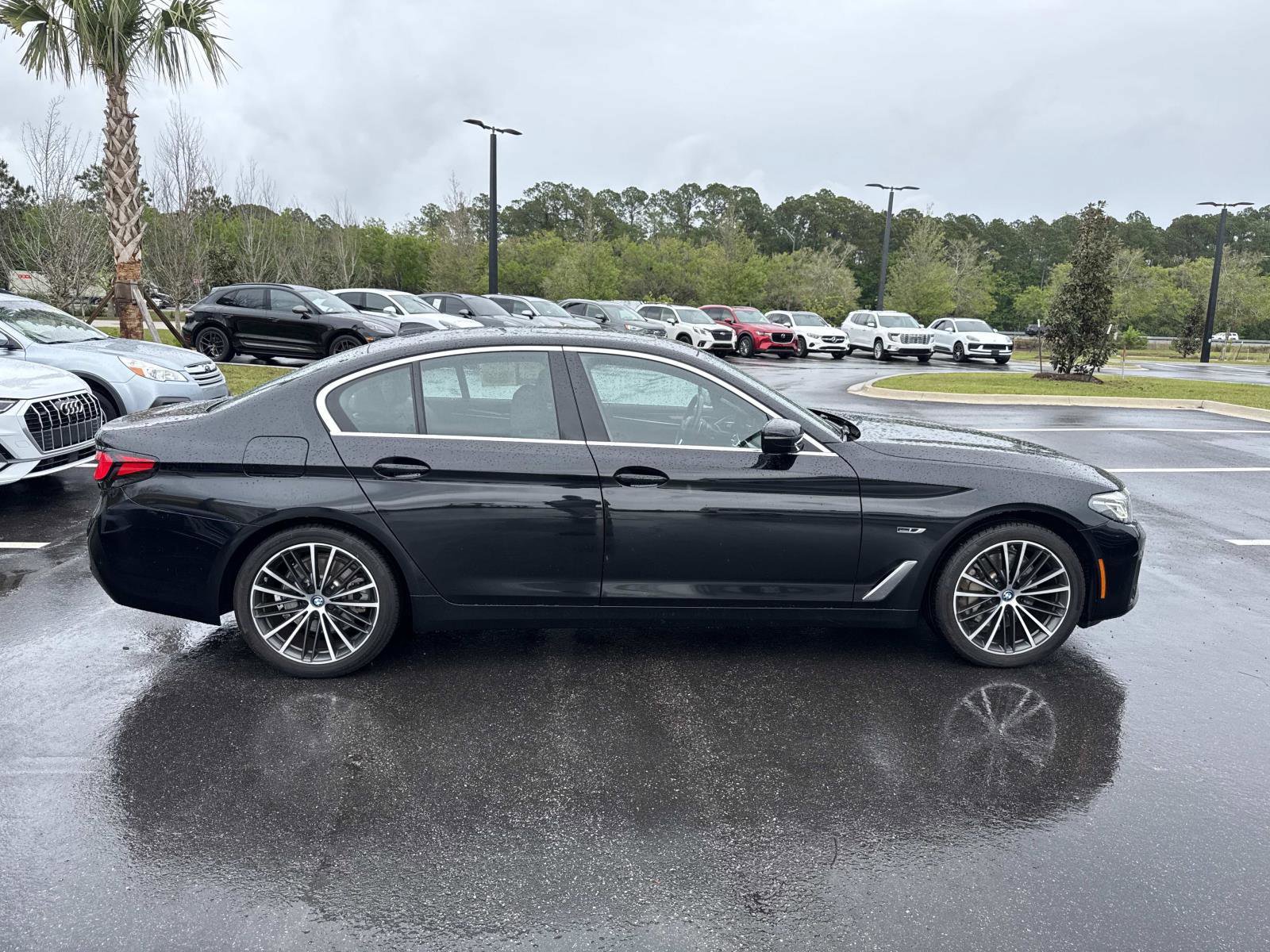 Used 2023 BMW 530e xDrive w/ Premium Package image 2