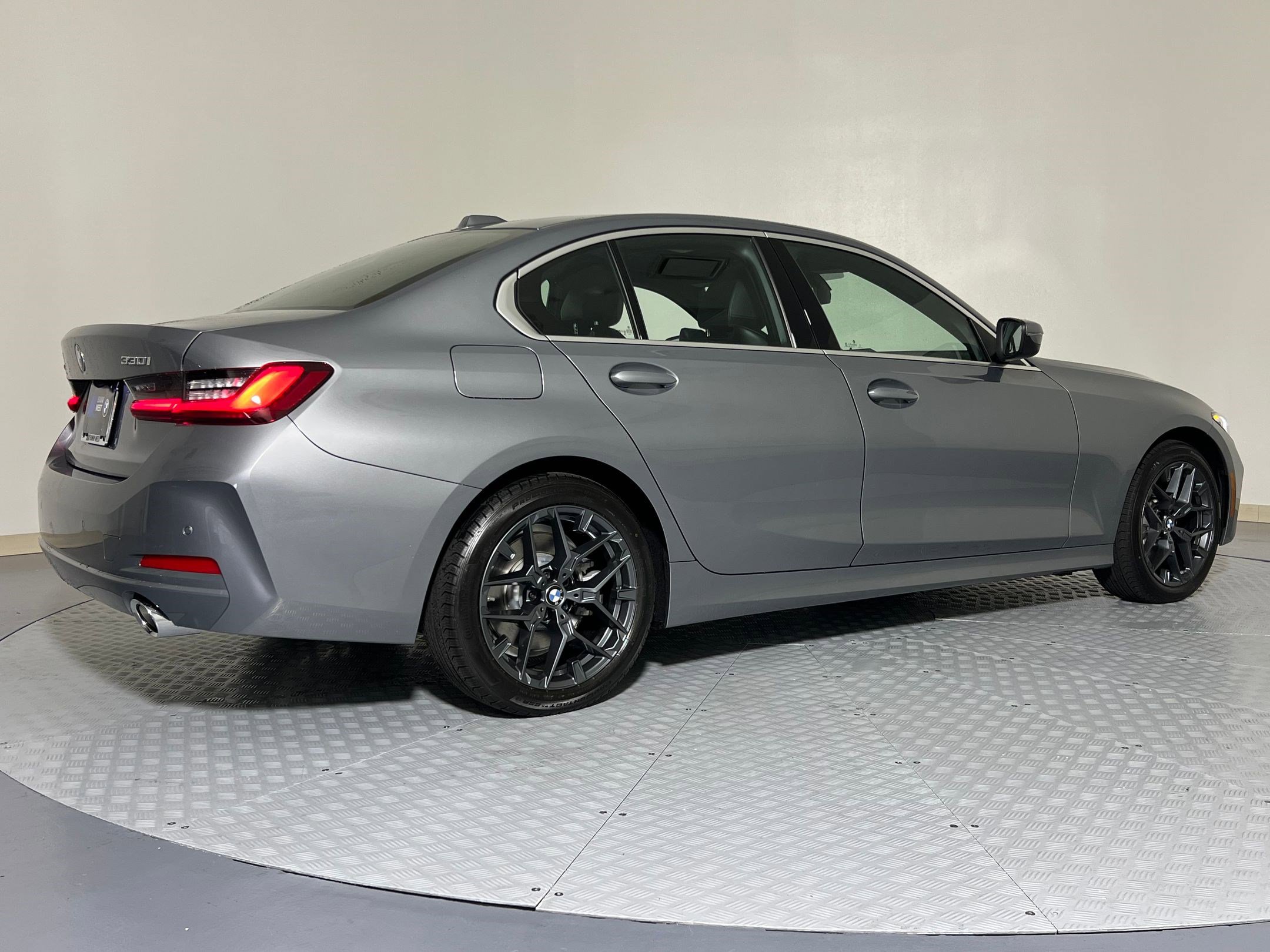Used 2025 BMW 330i xDrive Sedan w/ Premium Package AWD/4WD image 8
