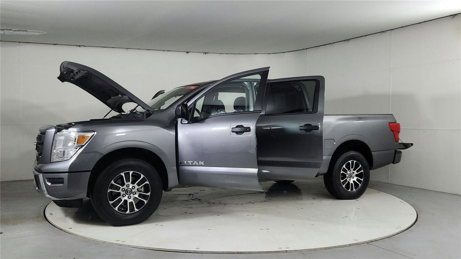 Certified 2024 Nissan Titan SV image 10