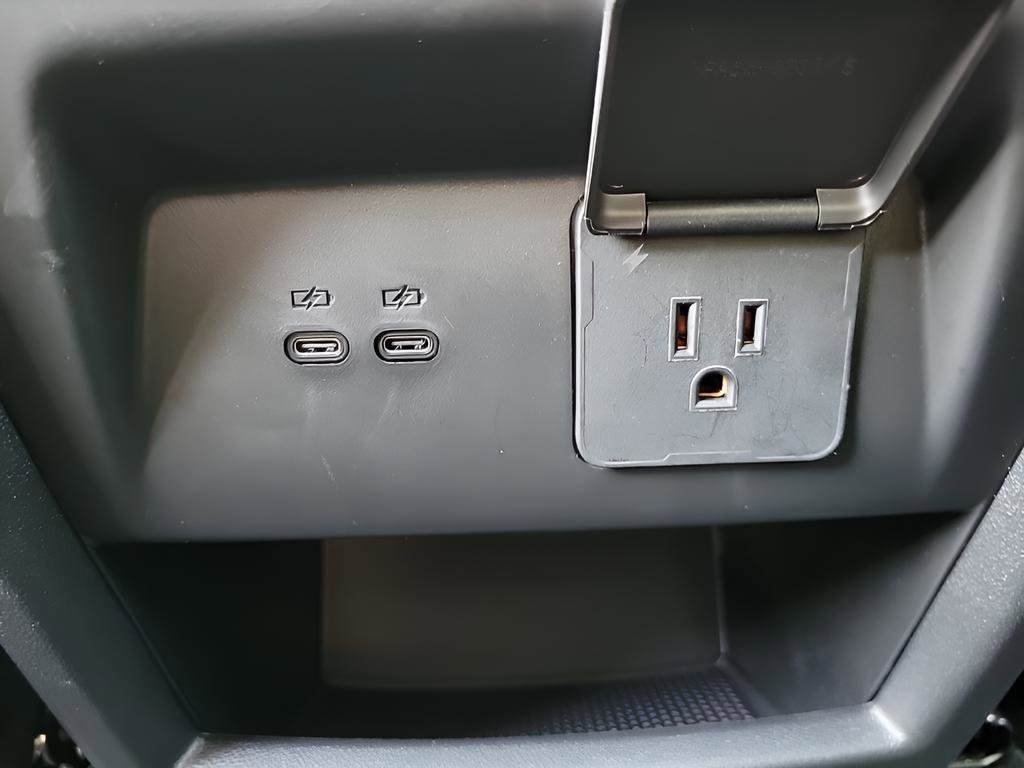 Used 2026 Chevrolet Traverse High Country image 17