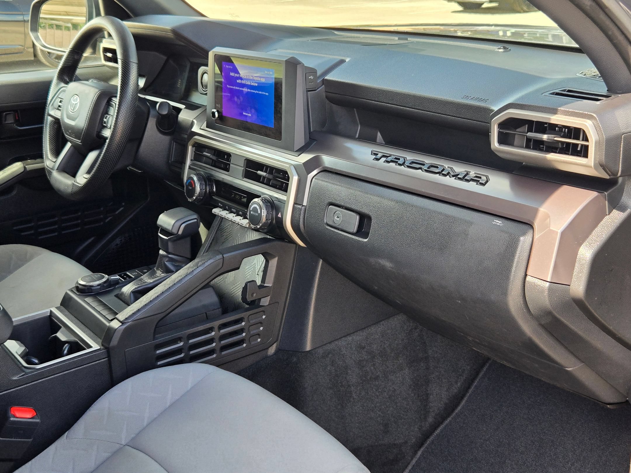 Used 2025 Toyota Tacoma SR5 AWD/4WD image 29