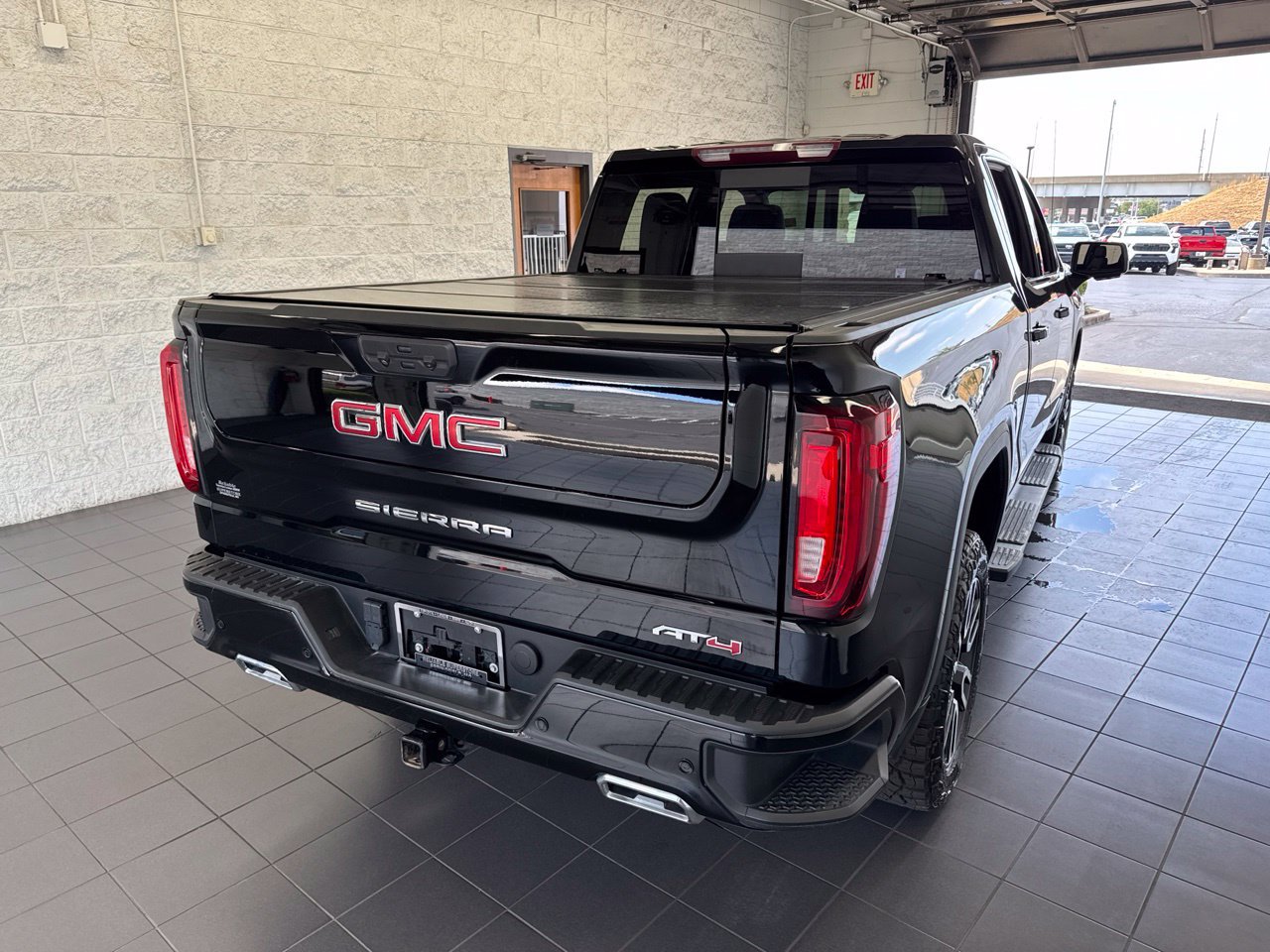 Used 2023 GMC Sierra 1500 AT4 w/ AT4 Preferred Package AWD/4WD image 7