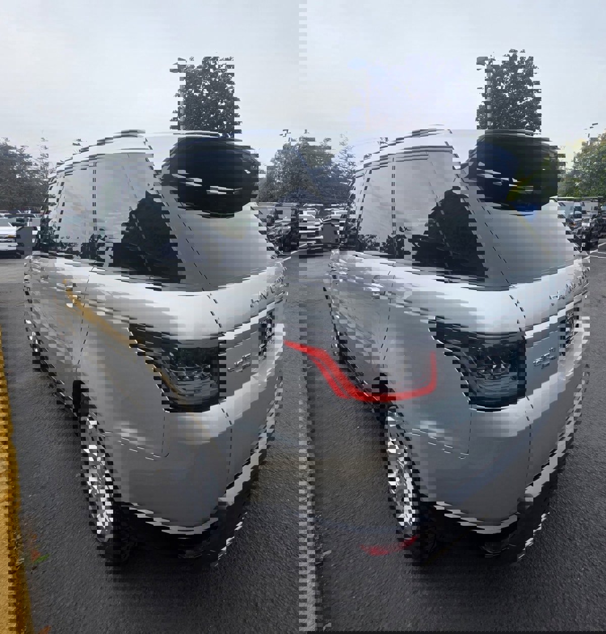 Used 2019 Land Rover Range Rover Sport HSE image 12